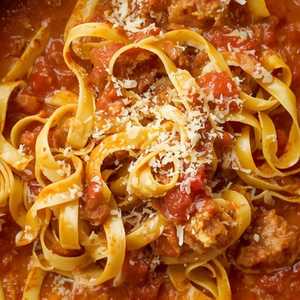 TAGLIATELLE ALA BOLOGNESE