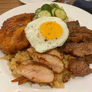 C6 Cơm gà nướng, bò nướng, ốpla