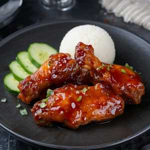 Fish Sauce Fried Chicken Wings with Sticky Rice (Cánh Gà Chiên Nước Mắm Với Xôi)