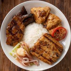 C9 Cơm gà nướng, thịt nướng, tàu hũ ky