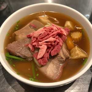19. Phở Tái Nạm Bò Viên